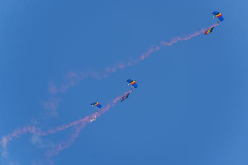 1 SkyHawks Parachute Team-2