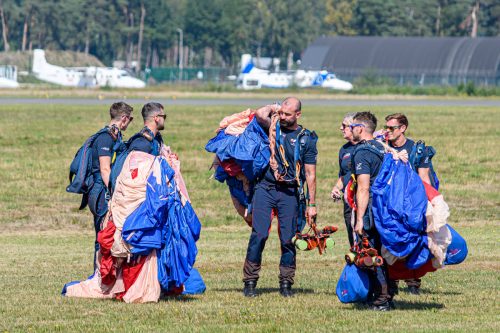 7 - RAF falcons parachute team-22